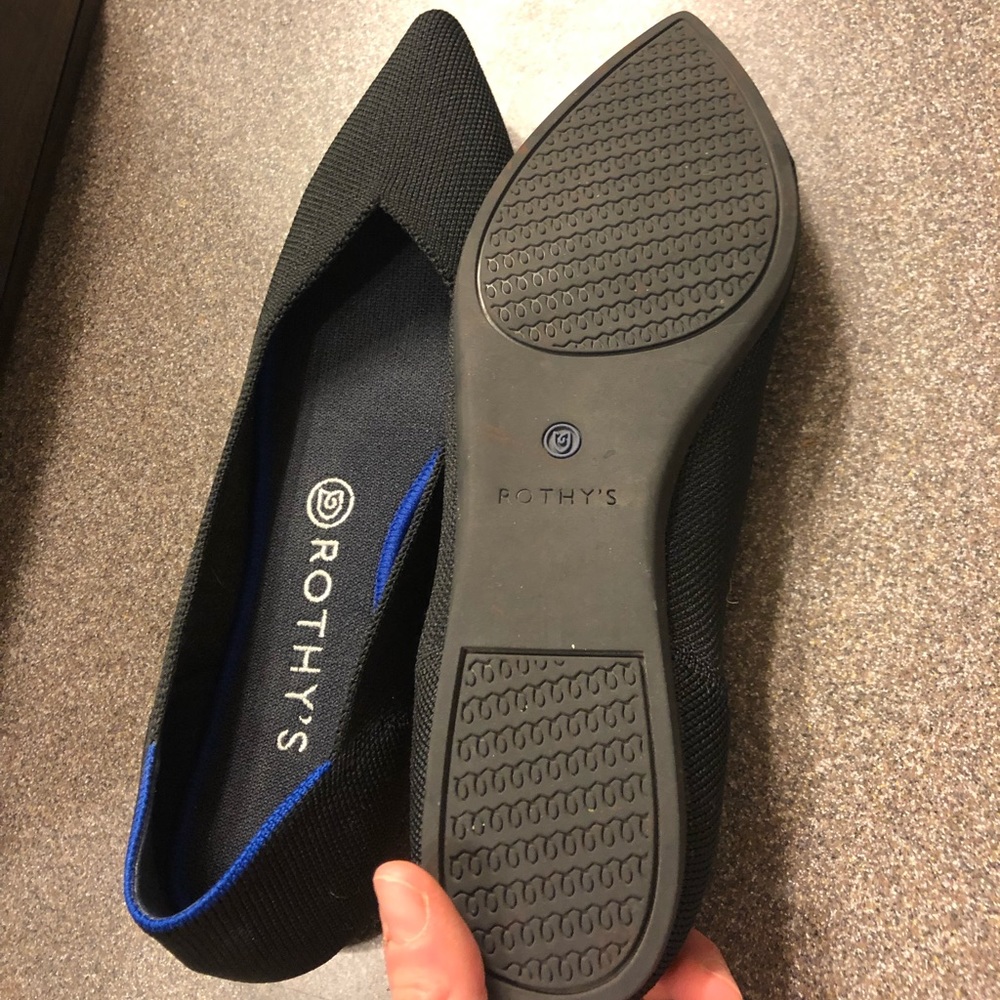 EUC Rothys Black points